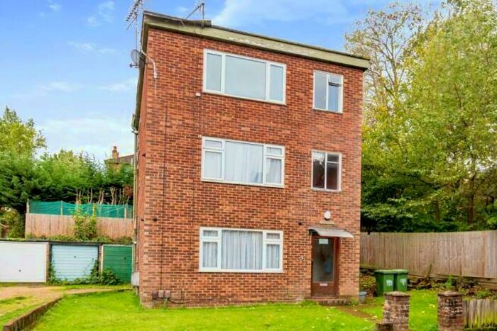 1 Bedroom Flat To Rent In A Thackeray Road, Portswood, Southampton, SO17