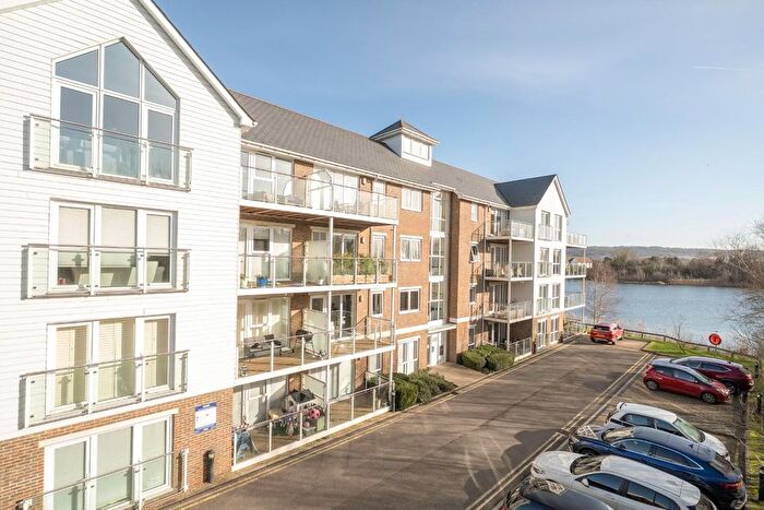2 Bedroom Flat For Sale In Willow Close, Snodland, ME6
