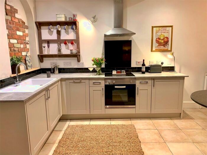 1 Bedroom Flat To Rent In Trinity Street, Taunton, TA1