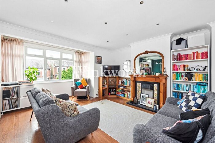 2 Bedroom Flat To Rent In Brownlow Road, London, N11