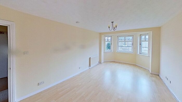 2 Bedroom Flat To Rent In Sinclair Close, Slateford, Edinburgh, EH11