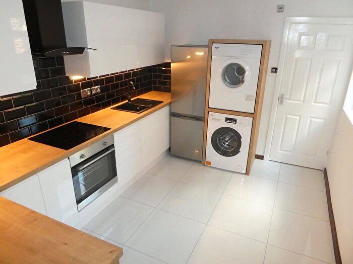3 Bedroom Property To Rent In King's Terrace, London, NW1