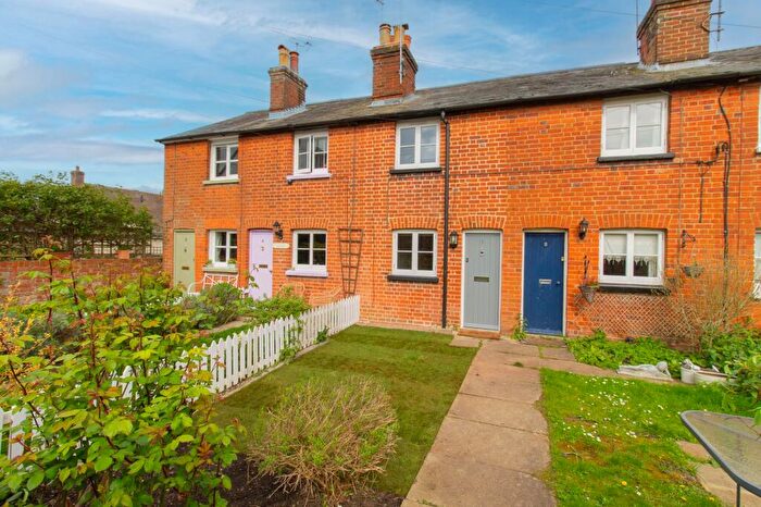 2 Bedroom Cottage For Sale In King Street, Odiham, RG29