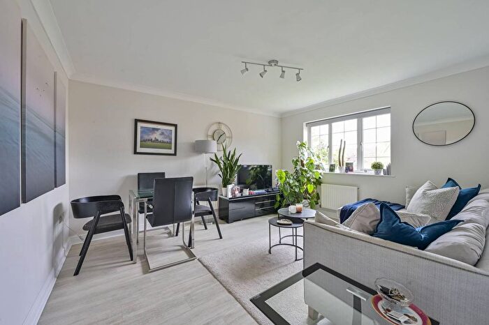 2 Bedroom Flat For Sale In East Road, South Wimbledon, London, SW19