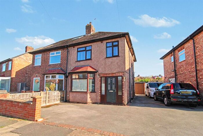 2 Bedroom Semi-Detached House To Rent In West Crescent, Beeston, Nottingham, NG9