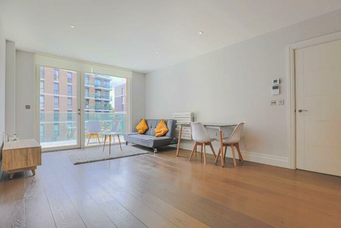 2 Bedroom Apartment To Rent In Hamond Court Queenshurst Square Kingston Upon Thames, KT2