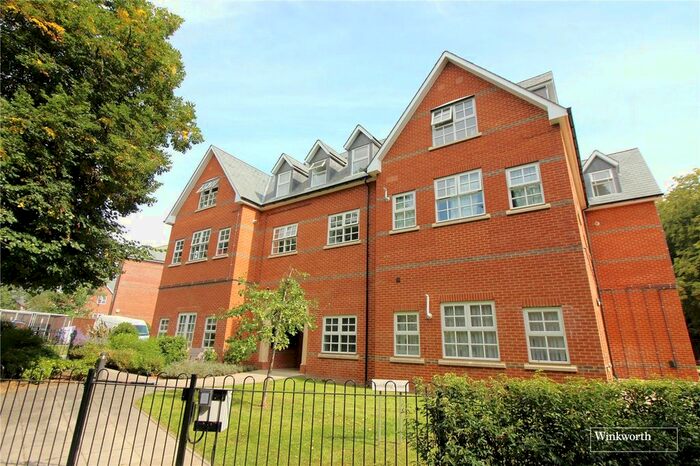 2 Bedroom Flat To Rent In Goldring Court, Goldring Way, London Colney, St. Albans, AL2