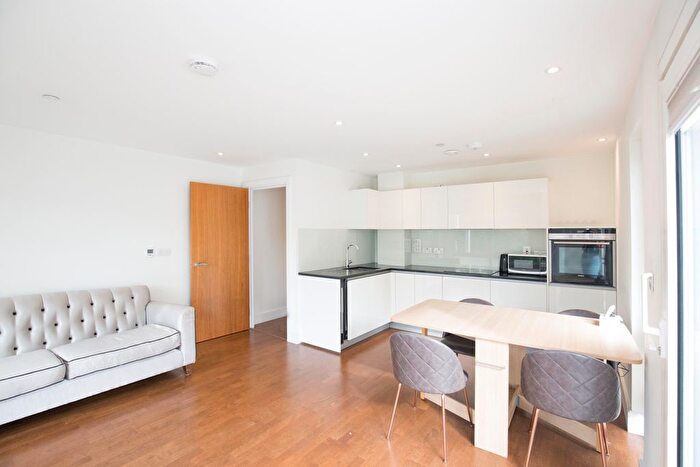 1 Bedroom Flat To Rent In Henry Macaulay Avenue, Kingston Upon Thames, KT2