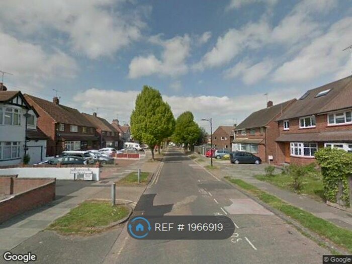 Studio To Rent In Carlton Avenue, Westcliff-On-Sea, SS0