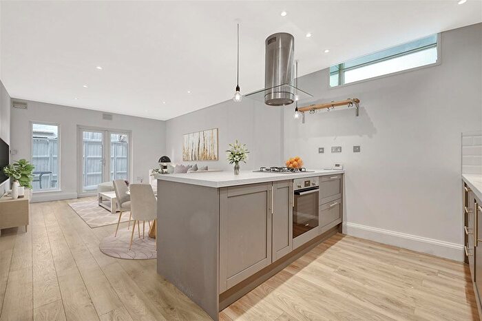 1 Bedroom Flat For Sale In Mountgrove Road, London, N5