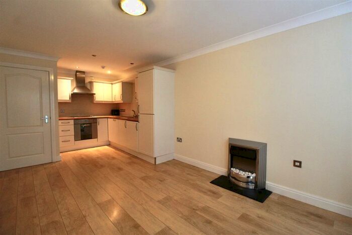 2 Bedroom Flat To Rent In Charlton Mews, Hull, HU9