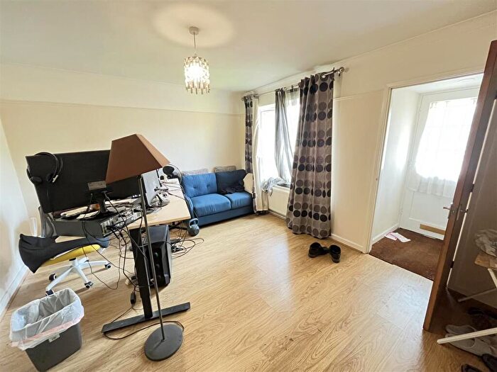 1 Bedroom Maisonette To Rent In Shackleton Way, Woodley, Reading, RG5