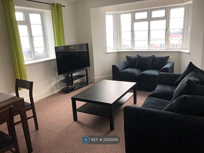 3 Bedroom Flat To Rent In Leigham Hall, London, SW16