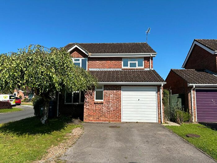 4 Bedroom Detached House To Rent In Mallow Close, Lindford, Hampshire, GU35