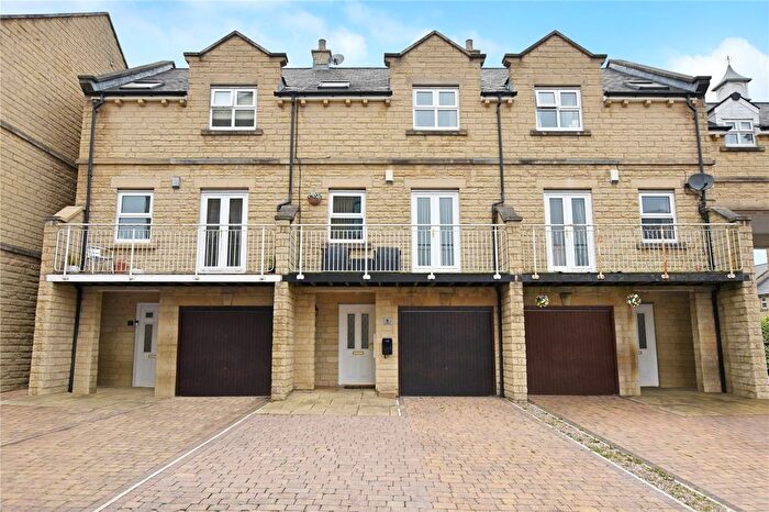 3 Bedroom Town House For Sale In Cavendish Mews, Drighlington, Bradford, West Yorkshire, BD11