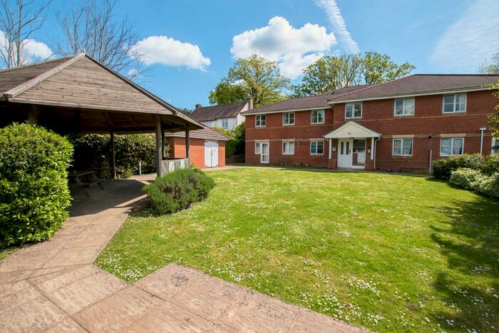 2 Bedroom Flat To Rent In Tinsley Lane, Three Bridges, Crawley, RH10