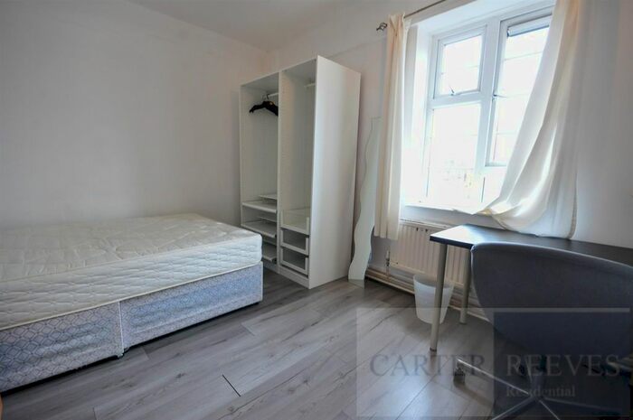 3 Bedroom Flat To Rent In Clarence Way, London, NW1