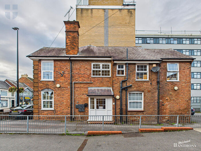 Studio To Rent In Flat, Buckingham Street, Aylesbury, Bucks, HP20