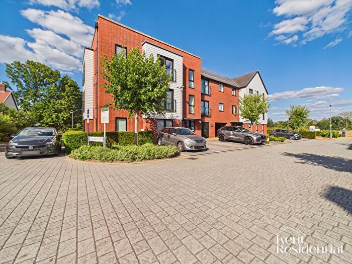 2 Bedroom Flat For Sale In Malpass Drive, Leybourne, ME19