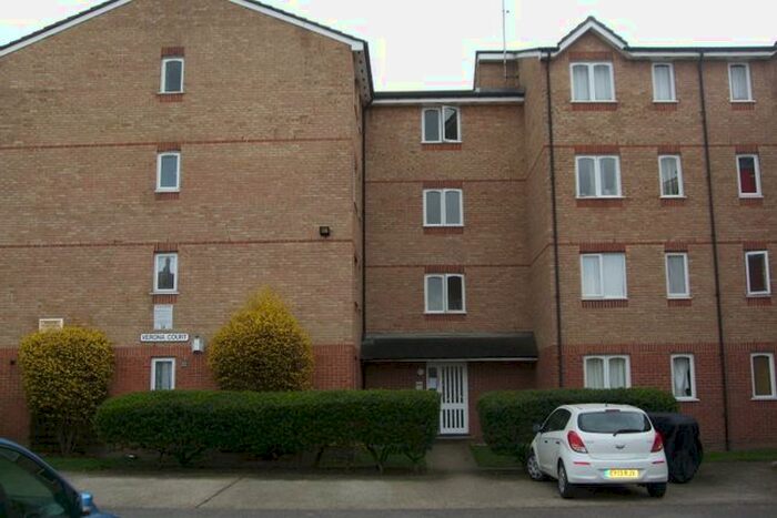 1 Bedroom Flat To Rent In Myers Lane, London, SE14