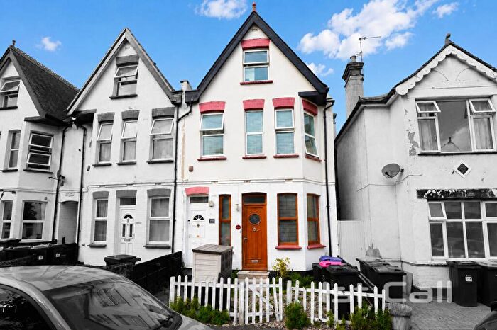3 Bedroom Maisonette For Sale In Westcliff Park Drive, Westcliff-On-Sea, SS0