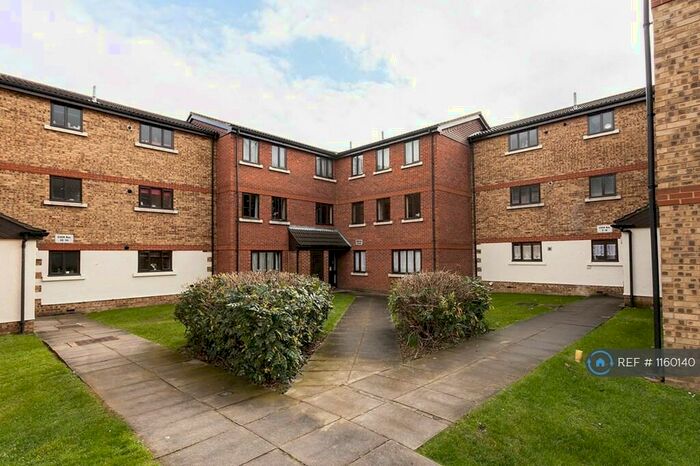 2 Bedroom Flat To Rent In Birchwood Close, Morden, SM4