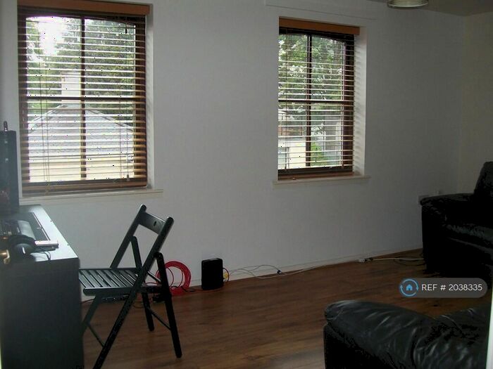 2 Bedroom Flat To Rent In Restalrig Drive, Edinburgh, EH7