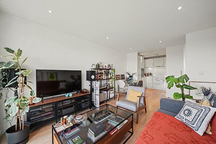 1 Bedroom Flat To Rent In Dalston Lane, London, E8