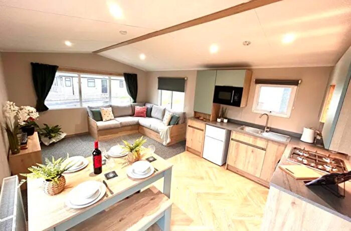 2 Bedroom Mobile/park Home For Sale In Bridgerule, Holsworthy, EX22
