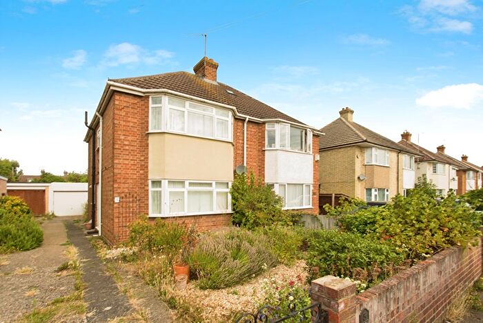 3 Bedroom Semi Detached House For Sale In Green Park, Cambridge, Cambridgeshire, CB4
