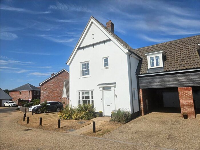 3 Bedroom Link Detached House For Sale In Heron Rise, Wymondham, Norfolk, NR18
