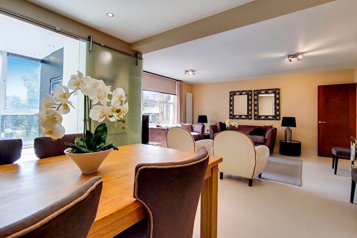 3 Bedroom Flat To Rent In St. Johns Wood Park, London, NW8