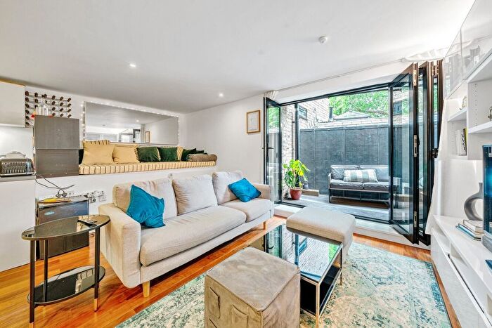 2 Bedroom Flat To Rent In Wincott Street, Kennington, London, SE11