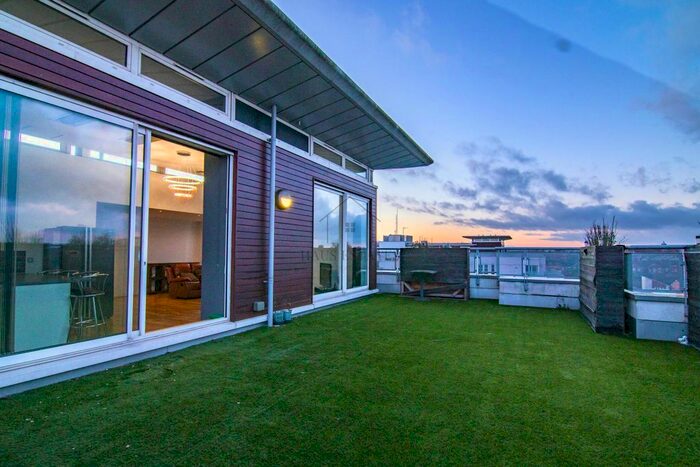 3 Bedroom Flat To Rent In Penthouse Watkin Road, Leicester, Leicestershire, LE2