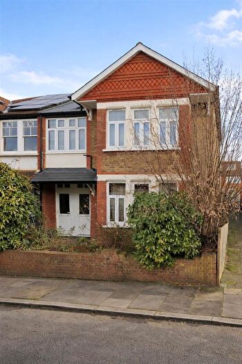 2 Bedroom Flat To Rent In Kingsley Avenue, London, W13