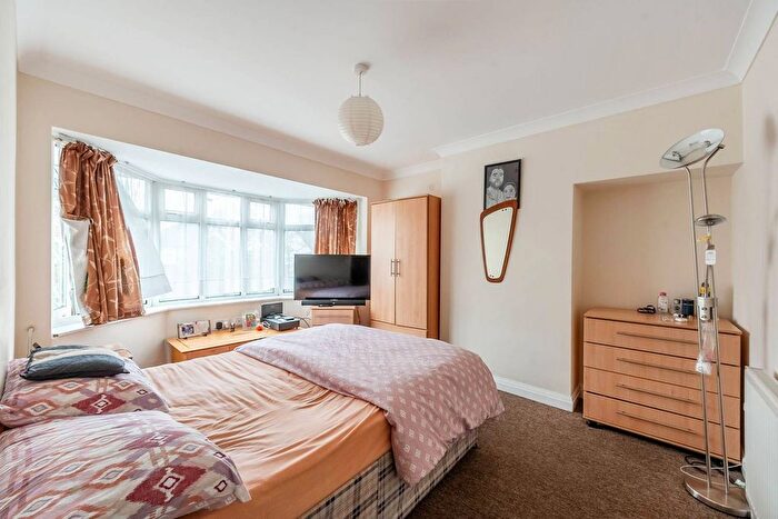 4 Bedroom Flat To Rent In Eskdale Avenue, Northolt, UB5