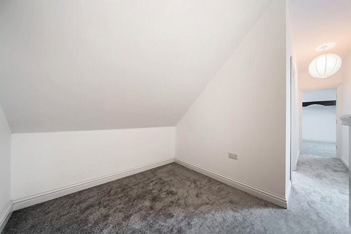 2 Bedroom Flat For Sale In Commercial Street, Tadcaster, LS24
