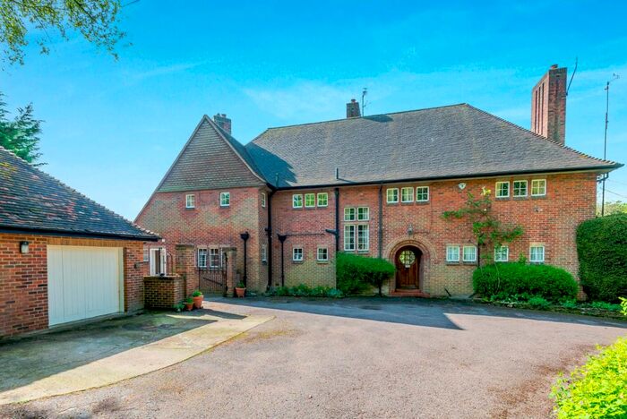 6 Bedroom Detached House For Sale In Common Lane, Harpenden, Hertfordshire, AL5