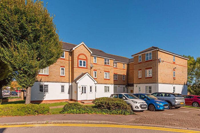 2 Bedroom Flat To Rent In Clarence Close, New Barnet, Barnet, EN4