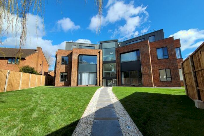 2 Bedroom Flat To Rent In Oxhey Road, Watford, WD19