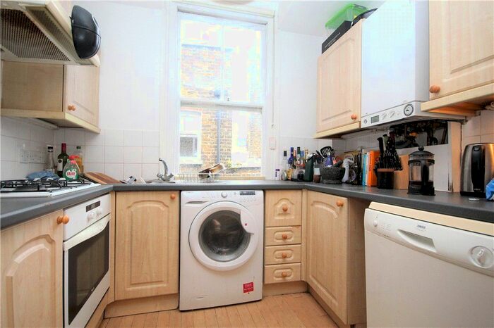 2 Bedroom Flat To Rent In Balham Hill, London, SW12