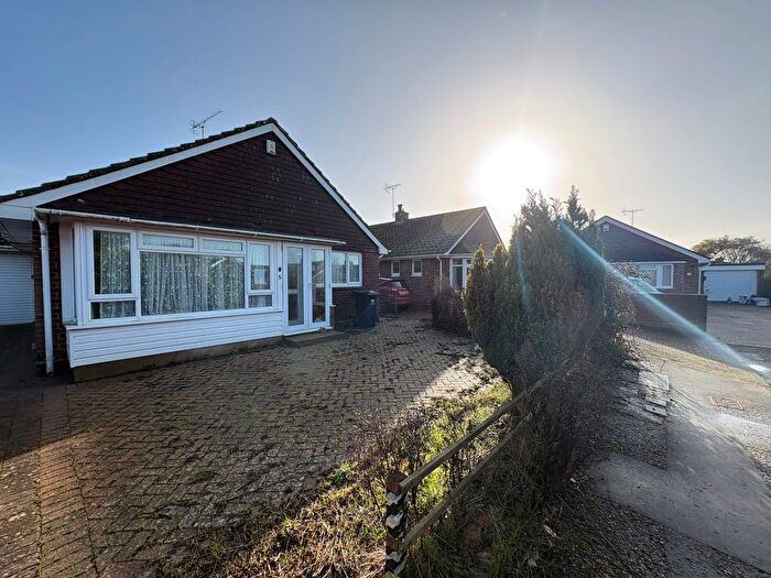 2 Bedroom Detached Bungalow For Sale In Kingsmead Gardens, Bognor Regis, PO22