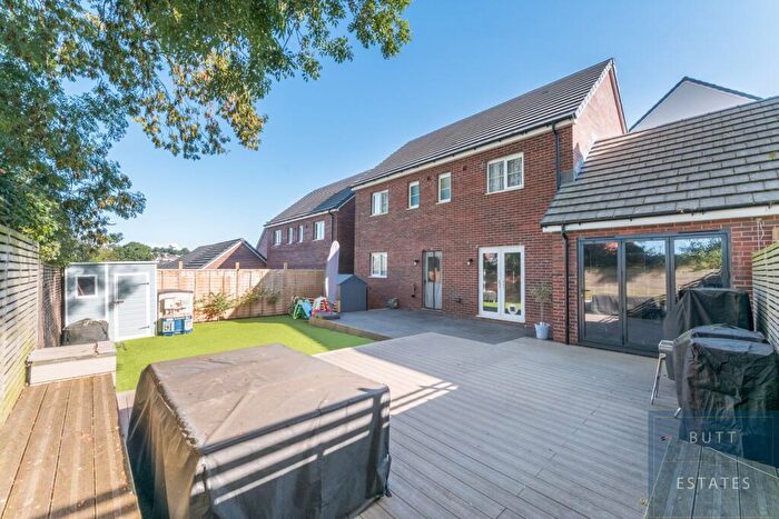 5 Bedroom Detached House For Sale In Jordan Drive, Exeter, EX1