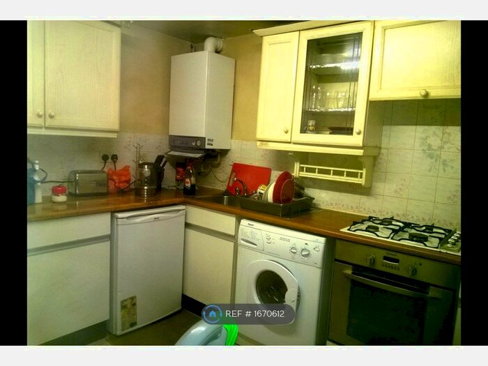 1 Bedroom Flat To Rent In Armitage Road, Huddersfield, HD4