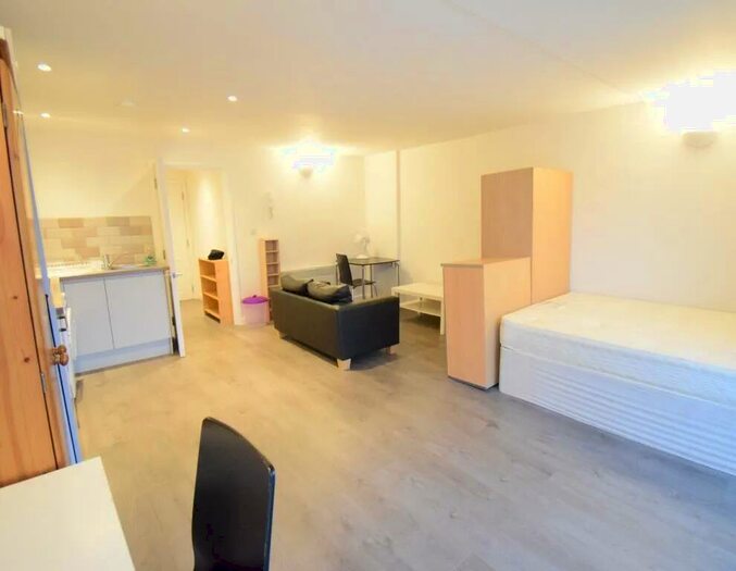 Studio To Rent In Brent Street, London, NW4