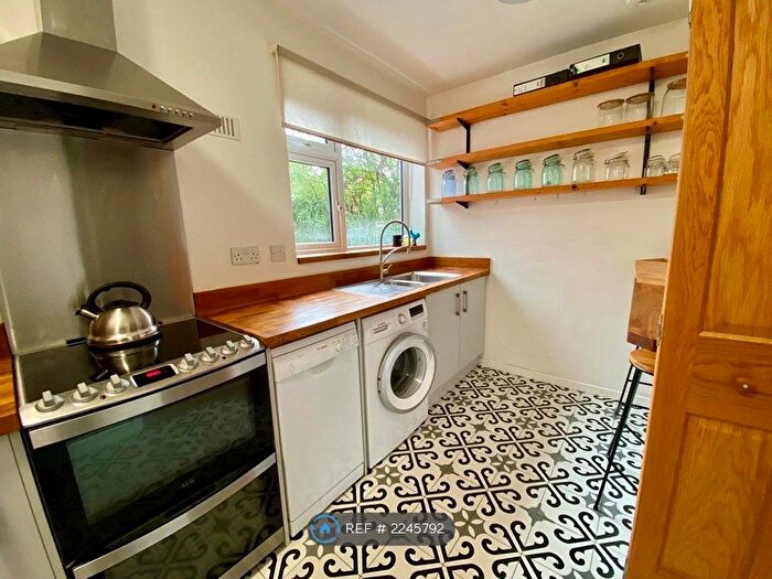 1 Bedroom Flat To Rent In Tintern Court, Manchester, M20