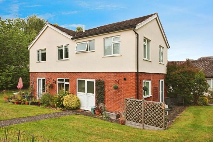 2 Bedroom Flat For Sale In Ladbroke Hall, Southam, Warwickshire, CV47