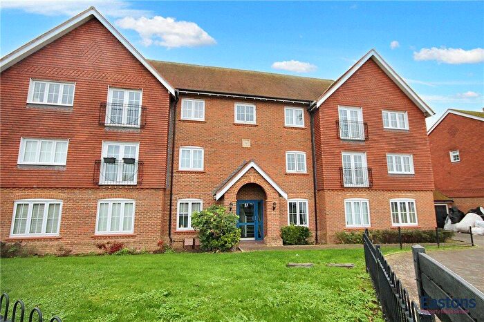 2 Bedroom Flat For Sale In Preston Manor Road, Tadworth, Surrey, KT20