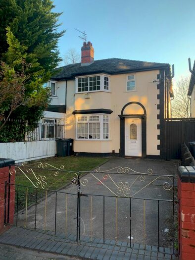 3 Bedroom Semi-Detached House To Rent In Vicarage Road, Hockley, B18