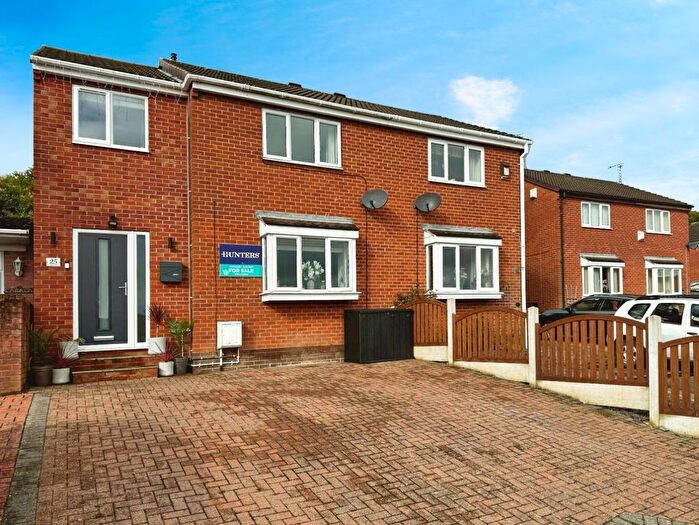 3 Bedroom Semi-Detached House For Sale In Craggon Drive, New Whittington, Chesterfield, S43